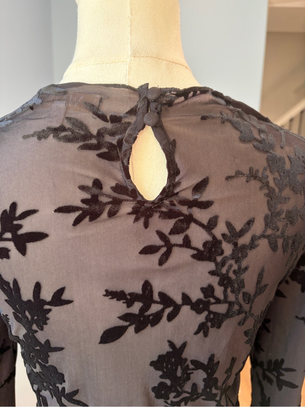 W.A.Y.F Black Floral Velvet Burnout Mesh Ruched Long Sleeve Top Size S - Picture 6 of 9